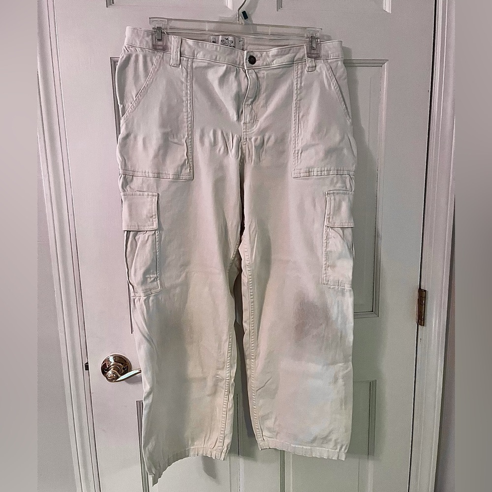 HOLLISTER Women’s High-rise Utility Baggy Cargo Dad Pants {SHORT LENGTH}